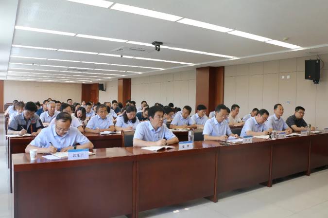 市政府國資委黨委委員、副主任邊疆到泓源公司講黨課(圖3)