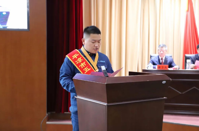喜報！市產(chǎn)投集團員工楊李榮獲2022年平?jīng)鍪形逡粍趧?dòng)獎?wù)?圖2)