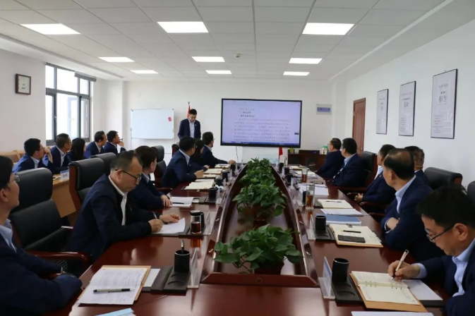 市產(chǎn)投集團召開(kāi)黨委理論中心組集體學(xué)習會(huì )議(圖2)